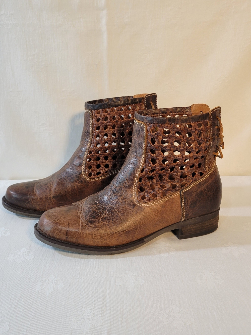 Sbicca (Women's 8.5) Alps Brown Leather Cutout Ankle Boots